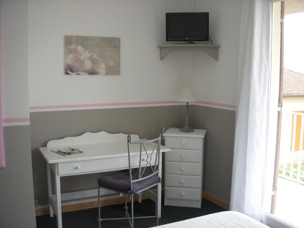 Hotel Les Vieux Acacias Queyrac Room photo